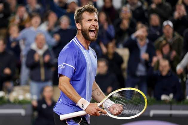 TENNIS - French Open 2024 PARIS,FRANCE,31.MAY.24 - TENNIS - ATP, Tennis Herren World Tour, French Open, Roland Garros, Grand Slam. Image shows the rejoicing of Corentin Moutet (FRA).  GEPAxpictures xPatrickxSteiner