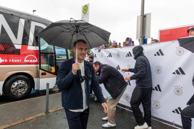 Reportage 31.05.2024 Ankunftsfest der deutschen Männer Nationalmannschaft bei adidas in Herzogenaurach bei strömenden Regen David Raum Herzogenaurach Bayern Deutschland