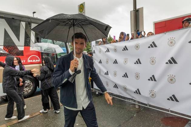 Reportage 31.05.2024 Ankunfstsfest der deutschen Männer Nationalmannschaft bei adidas in Herzogenaurach bei strömenden Regen Thomas Müller Herzogenaurach Bayern Deutschland