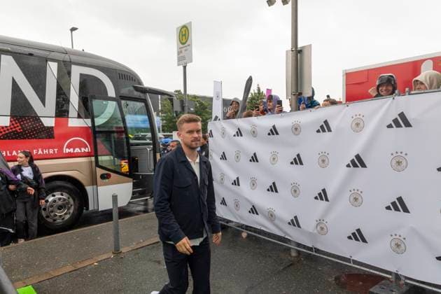 Reportage 31.05.2024 Ankunftsfest der deutschen Männer Nationalmannschaft bei adidas in Herzogenaurach bei strömenden Regen Maximilian Mittelstädt Herzogenaurach Bayern Deutschland