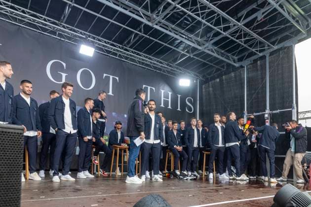 Reportage 31.05.2024 Ankunftsfest der deutschen Männer Nationalmannschaft bei adidas in Herzogenaurach bei strömenden Regen Die Nationalmannschaft auf der Bühne bei adidas Herzogenaurach Bayern Deutschland
