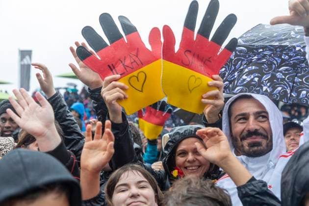 Reportage 31.05.2024 Ankunftsfest der deutschen Männer Nationalmannschaft bei adidas in Herzogenaurach bei strömenden Regen Die Lieblingsspieler Ilkay und Sane sehen Herzogenaurach Bayern Deutschland