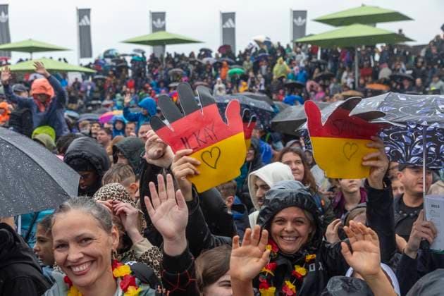 Reportage 31.05.2024 Ankunftsfest der deutschen Männer Nationalmannschaft bei adidas in Herzogenaurach bei strömenden Regen Die Lieblingsspieler Ilkay und Sane sehen Herzogenaurach Bayern Deutschland