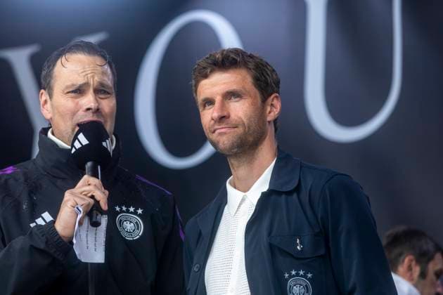 Reportage 31.05.2024 Ankunftsfest der deutschen Männer Nationalmannschaft bei adidas in Herzogenaurach bei strömenden Regen Interviewpartner Thomas Müller Herzogenaurach Bayern Deutschland