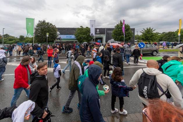Reportage 31.05.2024 Ankunftsfest der deutschen Männer Nationalmannschaft bei adidas in Herzogenaurach bei strömenden Regen Wirklich viele Fans bei adidas und den Shops Herzogenaurach Bayern Deutschland