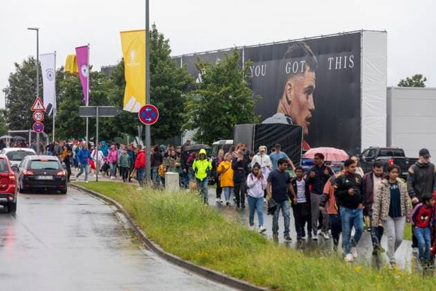 Reportage 31.05.2024 Ankunftsfest der deutschen Männer Nationalmannschaft bei adidas in Herzogenaurach bei strömenden Regen Wirklich viele Fans bei adidas und den Shops Herzogenaurach Bayern Deutschland