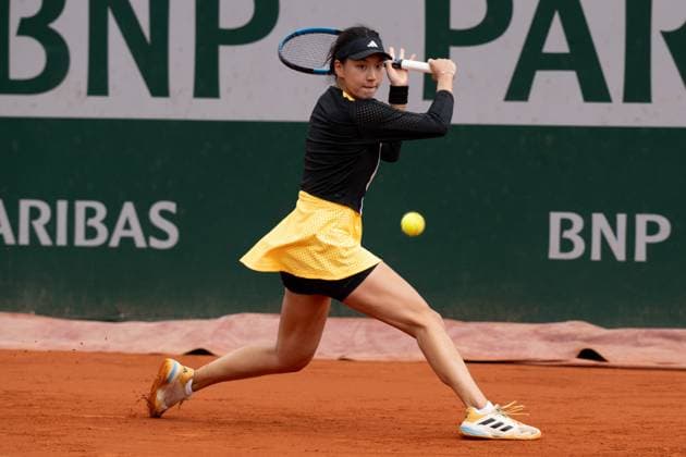 (240601) -- PARIS, June 1, 2024 -- Wang Xinyu hits a return during the women s singles third round match between Wang Xinyu of China and Anastasia Potapova of Russia at the French Open tennis tournament at Roland Garros, Paris, France, May 31, 2024. ) (SP)FRANCE-PARIS-TENNIS-FRENCH OPEN-WOMEN S SINGLES MengxDingbo 