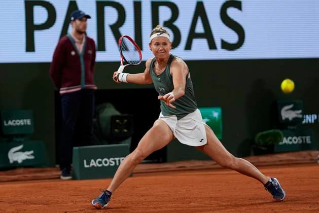 PARIS, FRANCE - MAY 31: Marie Bouzkova of Czech Republic makes a forehand shot during the 3rd round of Roland Garros 2024 match between vs at Roland Garros Stadium on May 31, 2024 in Paris, France. (Photo by Glenn Gervot Icon Sportswire) TENNIS: MAY 31 Roland-Garros EDITORIAL USE ONLY Icon2024053116432024