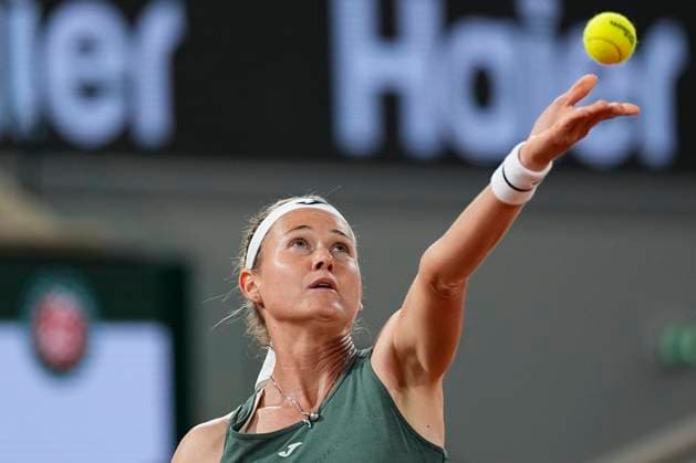 PARIS, FRANCE - MAY 31: Marie Bouzkova of Czech Republic serves during the 3rd round of Roland Garros 2024 match between vs at Roland Garros Stadium on May 31, 2024 in Paris, France. (Photo by Glenn Gervot Icon Sportswire) TENNIS: MAY 31 Roland-Garros EDITORIAL USE ONLY Icon2024053163432024