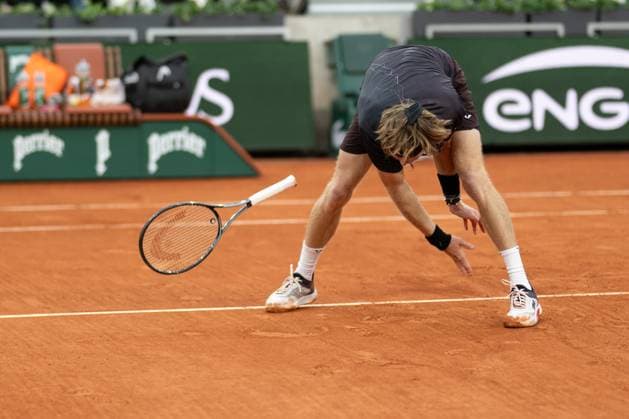 (240601) -- PARIS, June 1, 2024 -- Andrey Rublev reacts during the men s singles third round match between Andrey Rublev of Russia and Matteo Arnaldi of Italy at the French Open tennis tournament at Roland Garros, Paris, France, May 31, 2024. ) (SP)FRANCE-PARIS-TENNIS-FRENCH OPEN-MEN S SINGLES MengxDingbo 
