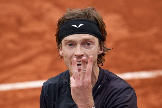 (240601) -- PARIS, June 1, 2024 -- Andrey Rublev reacts during the men s singles third round match between Andrey Rublev of Russia and Matteo Arnaldi of Italy at the French Open tennis tournament at Roland Garros, Paris, France, May 31, 2024. ) (SP)FRANCE-PARIS-TENNIS-FRENCH OPEN-MEN S SINGLES MengxDingbo 