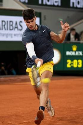 (240601) -- PARIS, June 1, 2024 -- Carlos Alcaraz hits a return during the men s singles third round match between Carlos Alcaraz of Spain and Sebastian Korda of the United States at the French Open tennis tournament at Roland Garros, Paris, France, May 31, 2024. ) (SP)FRANCE-PARIS-TENNIS-FRENCH OPEN-MEN S SINGLES MengxDingbo 