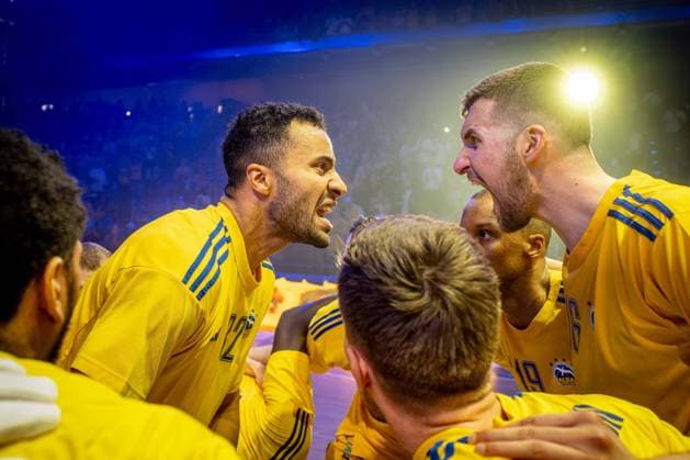 Sport Themen der Woche KW22 Sport Bilder des Tages Basketball Berlin 31.05.2024 Saison 2023 2024 1. Bundesliga easyCredit BBL Playoff Halbfinale Spiel 2 Alba Berlin - NINERS Chemnitz Johannes Thiemann (Alba Berlin, No.32) Kresimir Nikic (Alba Berlin, No.16) Kreso re. *** Basketball Berlin 31 05 2024 Season 2023 2024 1 Bundesliga easyCredit BBL Playoff Semifinal Game 2 Alba Berlin NINERS Chemnitz Johannes Thiemann Alba Berlin, No 32 Kresimir Nikic Alba Berlin, No 16 Kreso re