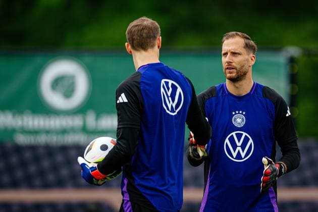 Blankenhain , 270524 , EM-Trainingscamp , Spa & GolfResort Weimarer Land Im Bild: Oliver Baumann und Manuel Neuer *** Blankenhain , 270524 , European Championship training camp , Spa GolfResort Weimarer Land In the picture Oliver Baumann and Manuel Neuer