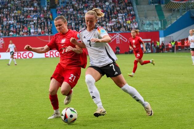 Rostock, Deutschland 31. Mai 2024: Frauen Länderspiel - EM Qualifikation - 2024 - Deutschland vs. Polen Im Bild: v. li. im Zweikampf Kayla Adamek (Polen) und Lea Schüller Schueller (Deutschland) beim Spiel in Rostock DFB regulations prohibit any use of photographs as image sequences and or quasi-video. Ostseestadion Mecklenburg Vorpommern Copyright: xFotostandx xFantinix