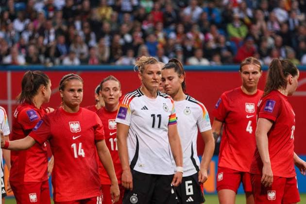 Rostock, Deutschland 31. Mai 2024: Frauen Länderspiel - EM Qualifikation - 2024 - Deutschland vs. Polen Im Bild: Alexandra Popp (Deutschland), mittig im Bild, wartet auf den Eckball DFB regulations prohibit any use of photographs as image sequences and or quasi-video. Ostseestadion Mecklenburg Vorpommern Copyright: xFotostandx xFantinix