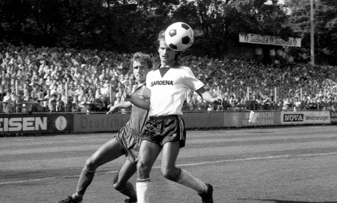 29.07.79 Stuttgarter Kickers - SSV Ulm 1846 Deutschland, Stuttgart, 29.07.1979, Fussball, 2. Bundesliga Süd, Stuttgarter Kickers - SSV Ulm 1846 (3:0): v.l. Rainer Alhaus (Stuttgarter Kickers), Günter Berti (SSV Ulm 1846). *** 29 07 79 Stuttgarter Kickers SSV Ulm 1846 Germany, Stuttgart, 29 07 1979, Soccer, 2 Bundesliga Süd, Stuttgarter Kickers SSV Ulm 1846 3 0 v l Rainer Alhaus Stuttgarter Kickers , Günter Berti SSV Ulm 1846