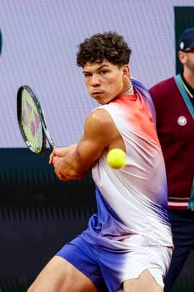 TENNIS - French Open 2024 PARIS,FRANCE,01.JUN.24 - TENNIS - ATP, Tennis Herren World Tour, French Open, Roland Garros, Grand Slam. Image shows Ben Shelton (USA).  GEPAxpictures xPatrickxSteiner