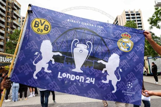 1st June 2024; Wembley Stadium, London, England; UEFA Champions League Football Final, Borussia Dortmund versus Real Madrid; Real Madrid fans holding up a Borussia Dortmund v Real Madrid banner outside Wembley Stadium  ActionPlus12649546 JohnxPatrickxFletcher