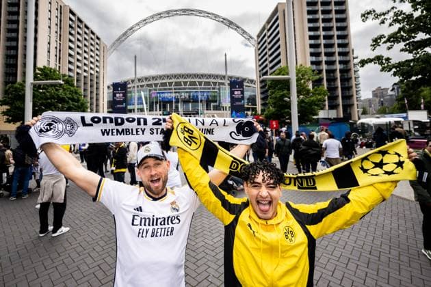 240601 Fans of Real Madrid and of Dortmund outside the stadium ahead of the UEFA Champions League final between Dortmund and Real Madrid on June 1, 2024 in London. Photo: Petter Arvidson BILDBYRAN kod PA PA0818 fotboll football soccer fotball champions league final dortmund real madrid bbeng publik Copyright: PETTERxARVIDSON BB240601PA019
