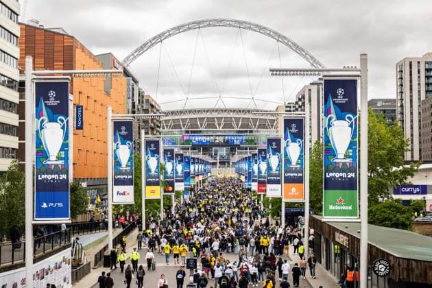 240601 Fans outside the Wembley Stadium prior to the UEFA Champions League final between Dortmund and Real Madrid on June 1, 2024 in London. Photo: Petter Arvidson BILDBYRAN kod PA PA0818 fotboll football soccer fotball champions league final dortmund real madrid bbeng publik Copyright: PETTERxARVIDSON BB240601PA031