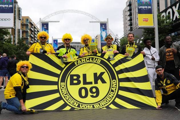 June 1, 2024, London, Brent, United Kingdom: Fans of BORUSSIA DORTMUND gather in front of the Wembley Stadium to attend the UEFA Champions League 2024 Final in London, United Kingdom London United Kingdom - ZUMAc179 20240601_zep_c179_001 Copyright: xMickaelxChavetx