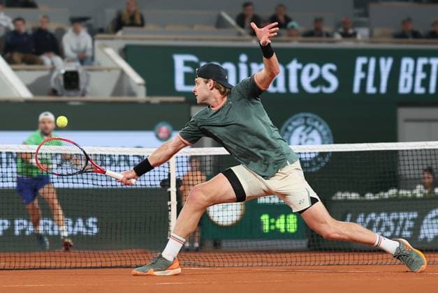 Belgian Zizou Bergs pictured in action during a tennis match between Belgian Bergs and Bulgarian Dimitrov, continued after the game was suspended yesterday due to the rainfall, in the third round of the men s singles, at the Roland Garros French Open tennis tournament, in Paris, France, Saturday 01 June 2024. This year s grand slam tournament takes place from 26 May to 09 June. BENOITxDOPPAGNE  x93795973x