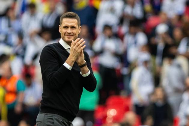 Football - 2023 2024 UEFA Champions League - Final - Borussia Dortmund vs Real Madrid - Wembley Stadium, London - Saturday 1st June 2024 A relaxed Edin Terzic GER , manager of Borussia Dortmund, crosses the pitch and applauds the travelling fans ahead of kick off at Wembley Stadium COLORSPORT DANIEL BEARHAM  csp_bor_reaM_db_01062024