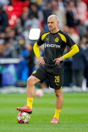 UEFA Champions League Final 2024 Borussia Dortmund Real Madrid London, England 20240601 Borussia Dortmunds Julian Ryerson warms up for the Champions League Final between Borussia Dortmund and Real Madrid at Wembley Stadium Photo Svein Ove Ekornesvag NTB London England EDITORIAL USE ONLY RESTRICTED USE FOR BETTING COMPANIES  Copyright: xSveinxOvexEkornesvagx xNTBx