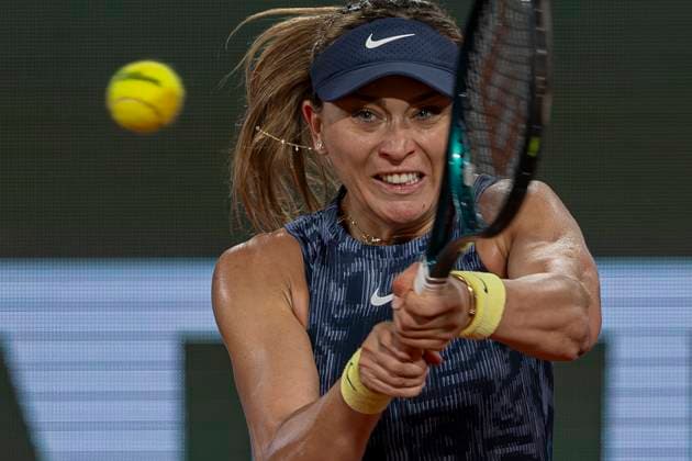Roland Garros 2024 - Day 7 Paula Badosa is returning the ball against Aryna Sabalenka during the Roland Garros Grand Slam Tournament - Day 07 in Paris, France, on June 01, 2024. Paris France  Copyright: xRobertxSzaniszlox originalFilename:szaniszlo-notitle240601_npNjk.jpg