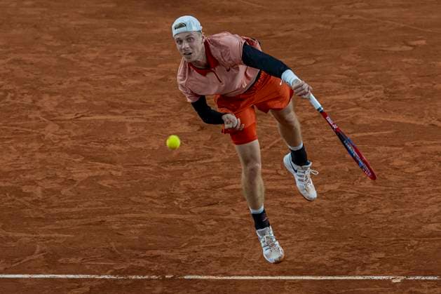 Roland Garros 2024 - Day 7 Denis Shapovalov is serving against Hubert Hurkacz during the Roland Garros Grand Slam Tournament - Day 07 in Paris, France, on June 01, 2024. Paris France  Copyright: xRobertxSzaniszlox originalFilename:szaniszlo-notitle240601_npwOu.jpg