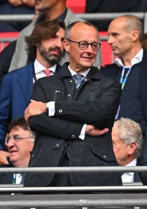 01.06.2024, xfux, Fussball UEFA Champions League Finale 2024, Borussia Dortmund - Real Madrid, emspor, v.l. CDU Friedrich Merz (DFL DFB REGULATIONS PROHIBIT ANY USE OF PHOTOGRAPHS as IMAGE SEQUENCES and or QUASI-VIDEO) London