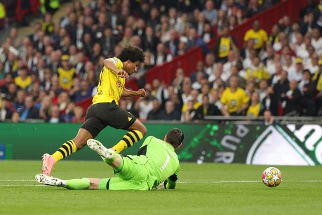 Borussia Dortmund v Real Madrid Champions League 01 06 2024. Final Karim Adeyemi (27) of Borussia Dortmund goes past Thibaut Courtois (1) of Real Madrid during the Champions League Final match between Borussia Dortmund and Real Madrid at Wembley Stadium, London, England on 1 June 2024. London Wembley Stadium Greater London England Editorial use only , Copyright: xNigelxKeenex PSI-19804-0034