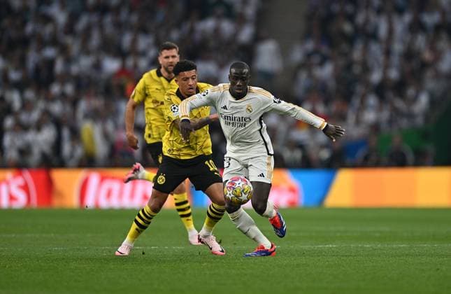 01.06.2024, xfux, Fussball UEFA Champions League Finale 2024, Borussia Dortmund - Real Madrid, emspor, v.l. Jaden Sancho (Borussia Dortmund), Ferland Mendy (Real Madrid) (DFL DFB REGULATIONS PROHIBIT ANY USE OF PHOTOGRAPHS as IMAGE SEQUENCES and or QUASI-VIDEO) London