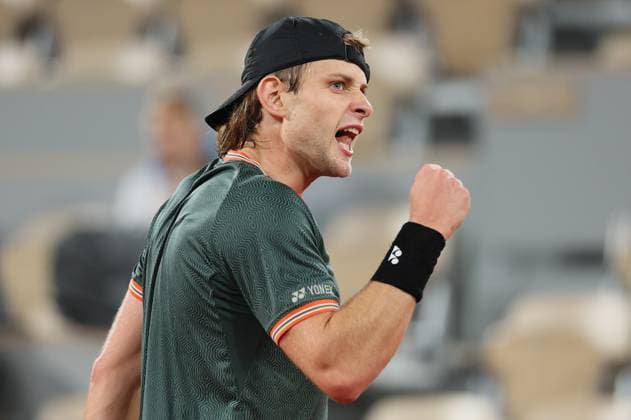 Belgian Zizou Bergs reacts during a tennis match between Belgian Bergs and Bulgarian Dimitrov, continued after the game was suspended yesterday due to the rainfall, in the third round of the men s singles, at the Roland Garros French Open tennis tournament, in Paris, France, Saturday 01 June 2024. This year s grand slam tournament takes place from 26 May to 09 June. BENOITxDOPPAGNE  x93800281x