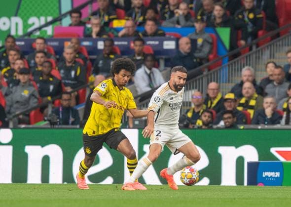 Fussball, Herren, Saison 2023 2024, Champions League (Finale), Borussia Dortmund - Real Madrid, v.l. Karim Adeyemi (Borussia Dortmund), Daniel Carvajal ( Real Madrid), 01.06.2024, Copyright: xSebastianxRäppold MatthiasxKochx