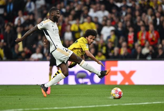 01.06.2024, xfux, Fussball UEFA Champions League Finale 2024, Borussia Dortmund - Real Madrid, emspor, v.l. Antonio Ruediger (Real Madrid), Karim Adeyemi (Borussia Dortmund) (DFL DFB REGULATIONS PROHIBIT ANY USE OF PHOTOGRAPHS as IMAGE SEQUENCES and or QUASI-VIDEO) London