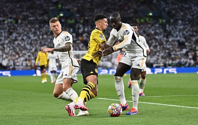01.06.2024, xfux, Fussball UEFA Champions League Finale 2024, Borussia Dortmund - Real Madrid, emspor, v.l. Toni Kroos (Real Madrid), Jaden Sancho (Borussia Dortmund), Ferland Mendy (Real Madrid) (DFL DFB REGULATIONS PROHIBIT ANY USE OF PHOTOGRAPHS as IMAGE SEQUENCES and or QUASI-VIDEO) London