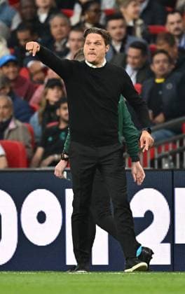 01.06.2024, xfux, Fussball UEFA Champions League Finale 2024, Borussia Dortmund - Real Madrid, emspor, v.l. Trainer Edin Terzic (Borussia Dortmund) gibt Anweisungen, gestikuliert, mit den Armen gestikulieren gives instructions, gesticulate (DFL DFB REGULATIONS PROHIBIT ANY USE OF PHOTOGRAPHS as IMAGE SEQUENCES and or QUASI-VIDEO) London