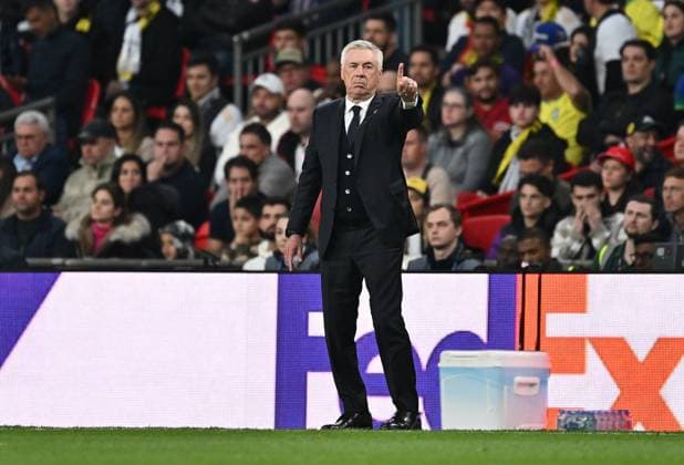 01.06.2024, xfux, Fussball UEFA Champions League Finale 2024, Borussia Dortmund - Real Madrid, emspor, v.l. Trainer Carlo Ancelotti (Real Madrid) gibt Anweisungen, gestikuliert, mit den Armen gestikulieren gives instructions, gesticulate (DFL DFB REGULATIONS PROHIBIT ANY USE OF PHOTOGRAPHS as IMAGE SEQUENCES and or QUASI-VIDEO) London