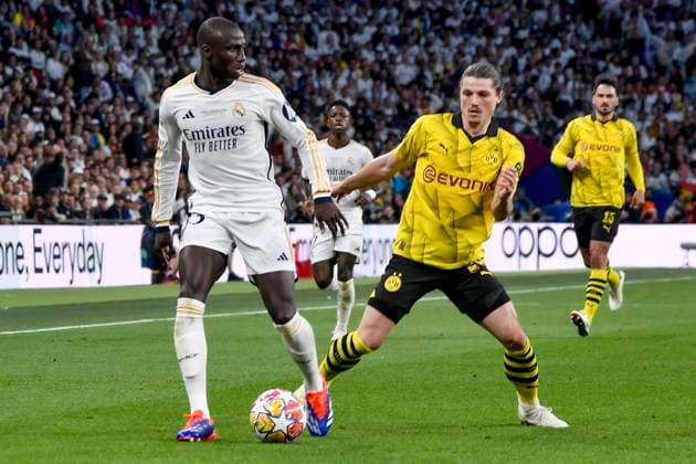 v. li. im Zweikampf Ferland Mendy ( 23, Real Madrid) Marcel Sabitzer ( 20, Borussia Dortmund) 01.06.2024 Fussball, Champions League Finale, Borussia Dortmund vs Real Madrid, Stadion in Wembley, London, London Borough of Brent United Kingdom