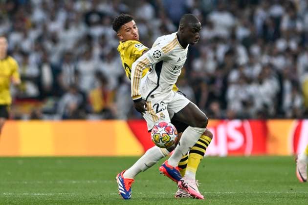 v. li. im Zweikampf Jadon Malik Sancho ( 10, Borussia Dortmund) Ferland Mendy ( 23, Real Madrid) 01.06.2024 Fussball, Champions League Finale, Borussia Dortmund vs Real Madrid, Stadion in Wembley, London, London Borough of Brent United Kingdom