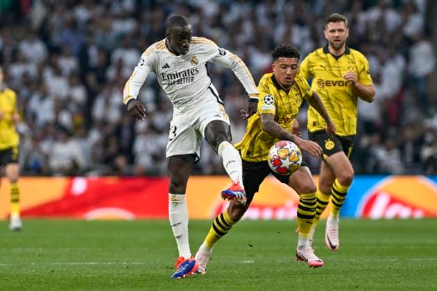v. li. im Zweikampf Ferland Mendy ( 23, Real Madrid) Jadon Malik Sancho ( 10, Borussia Dortmund) 01.06.2024 Fussball, Champions League Finale, Borussia Dortmund vs Real Madrid, Stadion in Wembley, London, London Borough of Brent United Kingdom