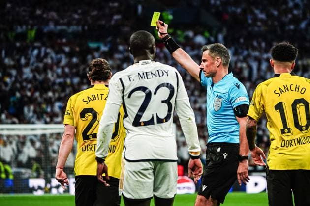 Gelbe Karte Marcel Sabitzer (Borussia Dortmund, 20) ENG, Borussia Dortmund vs. Real Madrid, Fussball, Champions League, Finale, Saison 2023 2024, 01.06.2024 ENG, Borussia Dortmund vs. Real Madrid, Fussball, Champions League, Finale, Saison 2023 2024, 01.06.2024 London Copyright: xEibner-Pressefoto MarcelxvonxFehrnx EP_MFN
