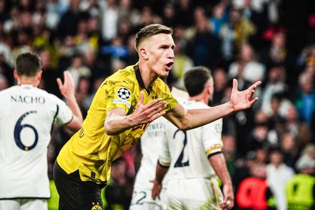 Sport Bilder des Tages Nico Schlotterbeck (Borussia Dortmund, 04) motiviert Fans ENG, Borussia Dortmund vs. Real Madrid, Fussball, Champions League, Finale, Saison 2023 2024, 01.06.2024 ENG, Borussia Dortmund vs. Real Madrid, Fussball, Champions League, Finale, Saison 2023 2024, 01.06.2024 London Copyright: xEibner-Pressefoto MarcelxvonxFehrnx EP_MFN
