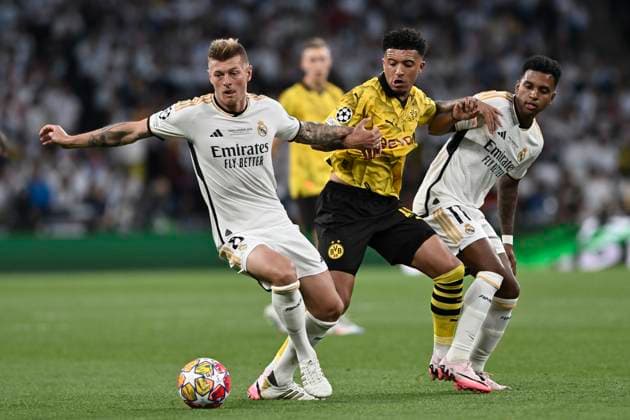 v. li. im Kampf um den Ball Toni Kroos ( 8, Real Madrid) Jadon Malik Sancho ( 10, Borussia Dortmund) Rodrygo ( 11, Real Madrid) 01.06.2024 Fussball, Champions League Finale, Borussia Dortmund vs Real Madrid, Stadion in Wembley, London, London Borough of Brent United Kingdom