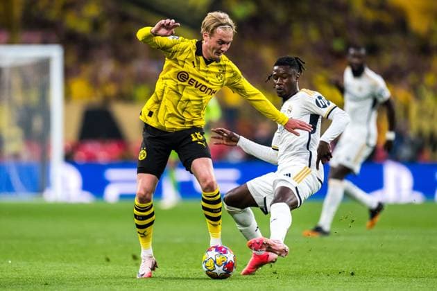 240601 Eduardo Camavinga of Real Madrid and Julian Brandt of Dortmund during the UEFA Champions League final between Dortmund and Real Madrid on June 1, 2024 in London. Photo: Petter Arvidson BILDBYRAN kod PA PA0818 fotboll football soccer fotball champions league final dortmund real madrid bbeng bbauto Copyright: PETTERxARVIDSON BB240601PA148