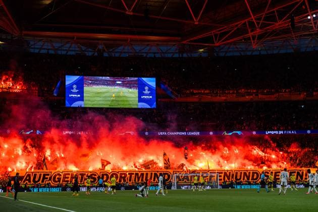 240601 Fans of Dortmund during the UEFA Champions League final between Dortmund and Real Madrid on June 1, 2024 in London. Photo: Petter Arvidson BILDBYRAN kod PA PA0818 fotboll football soccer fotball champions league final dortmund real madrid bbeng publik pyroteknik Copyright: PETTERxARVIDSON BB240601PA151