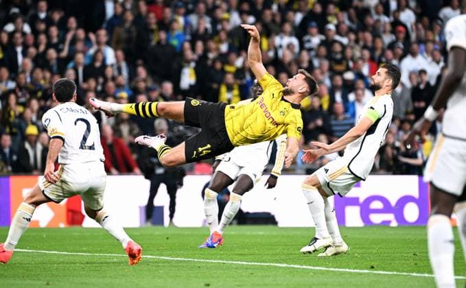 Fussball, Champions League Finale, Saison 2023 2024, Wembley Stadium London: Bor. Dortmund - Real Madrid; Niclas Füllkrug (BVB), Daniel Carvajal (RMA). Aktion UEFA REGULATIONS PROHIBIT ANY USE OF PHOTOGRAPHS AS IMAGE SEQUENCES AND OR QUASI-VIDEO