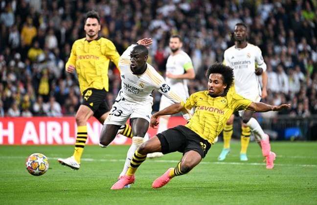 Fussball, Champions League Finale, Saison 2023 2024, Wembley Stadium London: Bor. Dortmund - Real Madrid; Karim Adeyemi (BVB), Ferland Mendy (RMA). Aktion UEFA REGULATIONS PROHIBIT ANY USE OF PHOTOGRAPHS AS IMAGE SEQUENCES AND OR QUASI-VIDEO